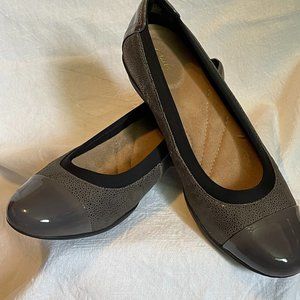 Clarks - Women’s Neenah Garden Ballet Flats - Dark Grey Nubuck, Size 9½M/41 - NW